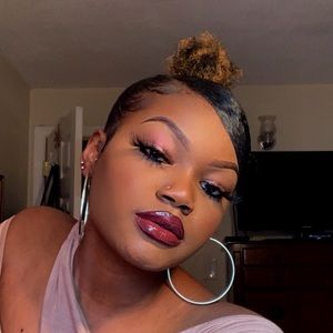 Meet your Posher, Cher